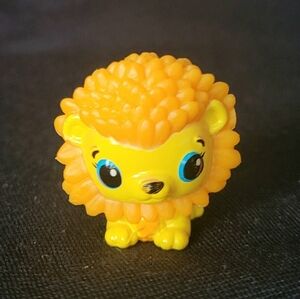 HATCHIMALS COLLEGGTIBLES LEORIOLE FIGURE, LION with Pink Wings